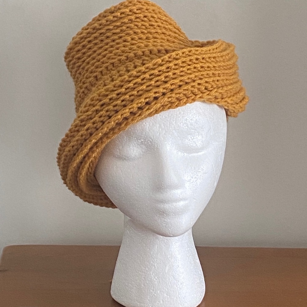 Hat/Scarf set - Picture 3 of 3